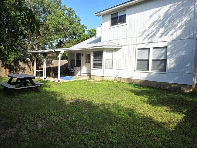 Building Photo - 1600 Hollow Tree Blvd
