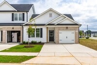 Building Photo - 3 Bedroom Triplex in Smithfield!