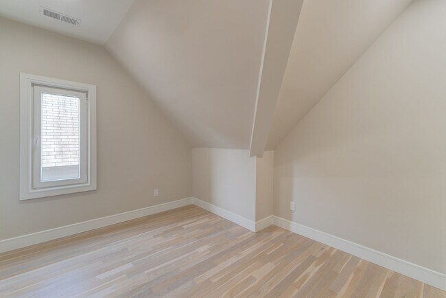 Building Photo - 123 Winchester Ave