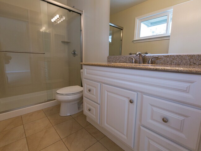 Building Photo - Wonderful 3 Bedroom, 2.5 bath, Updated Townhouse, in Danville!