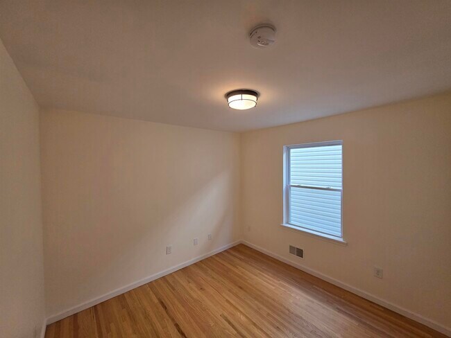 Building Photo - 203 Halladay St