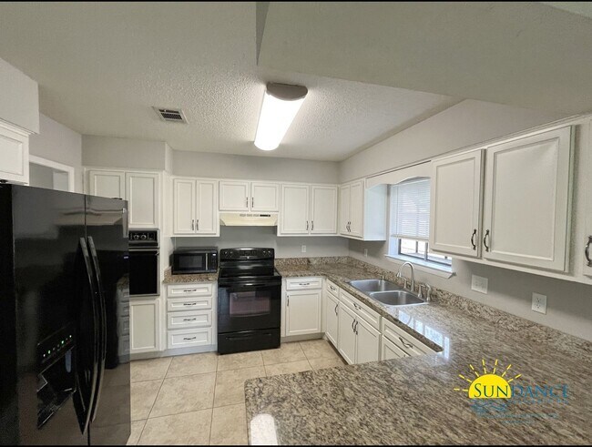 Building Photo - Charming 3-Bedroom Brick Home in Bluewater Bay Community, Caribbean East