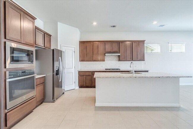 Building Photo - 135 Horseshoe Cove