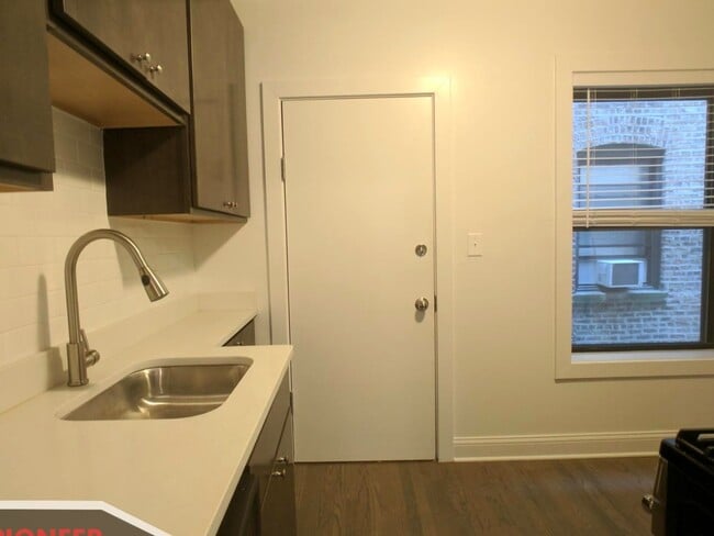 Building Photo - 2645 N Spaulding Ave