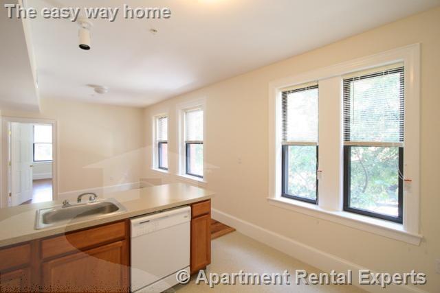 Building Photo - 881 Massachusetts Ave