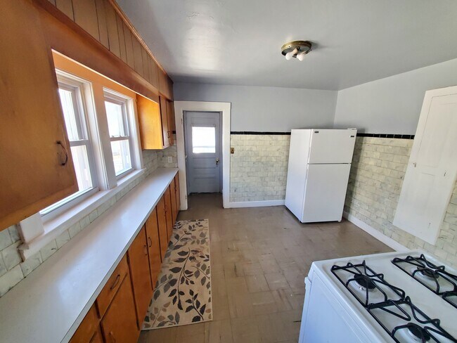 Building Photo - 135 Mills St