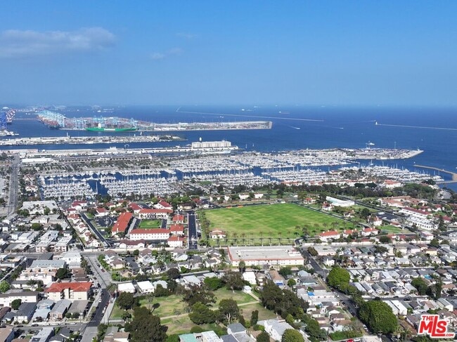 Building Photo - 778 W 25th St