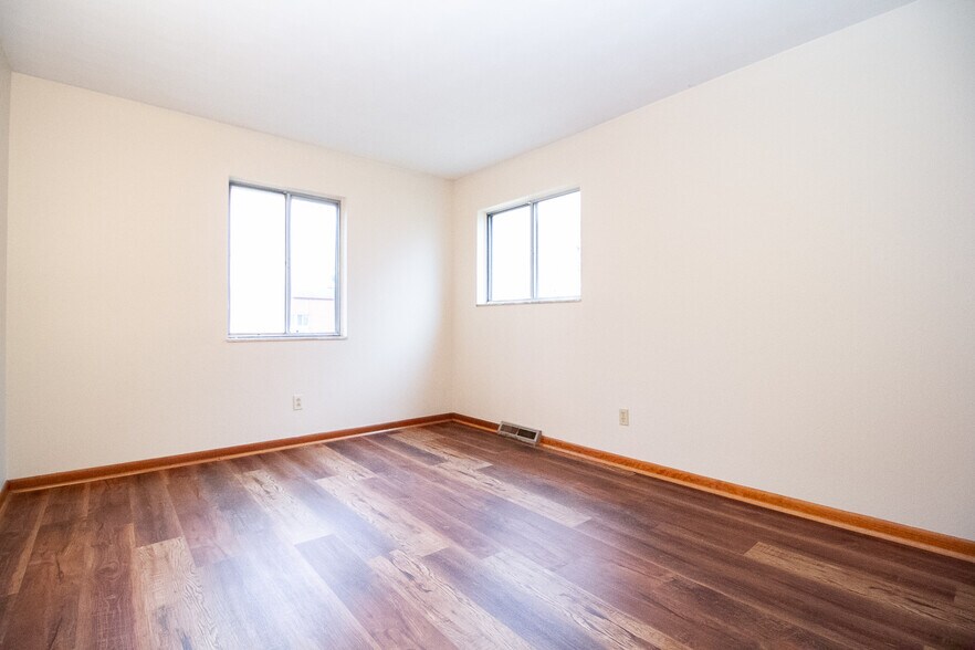 Building Photo - 3036 Carskaddon Ave