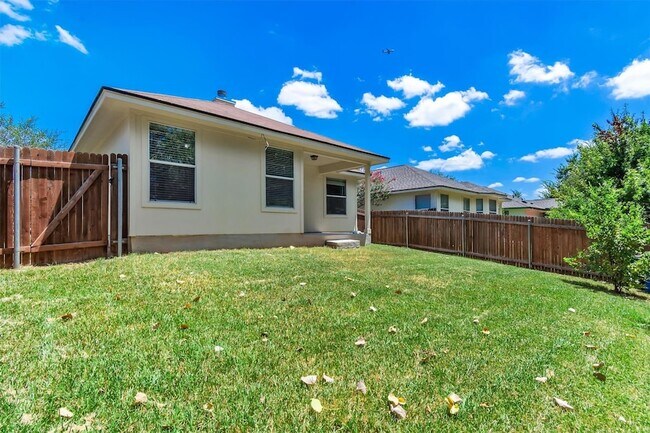 Building Photo - 5605 Bentsen Ln