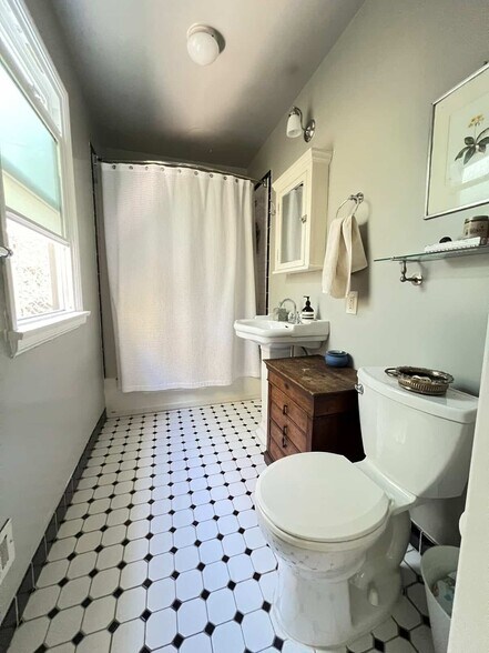 Building Photo - 2154 Echo Park Ave