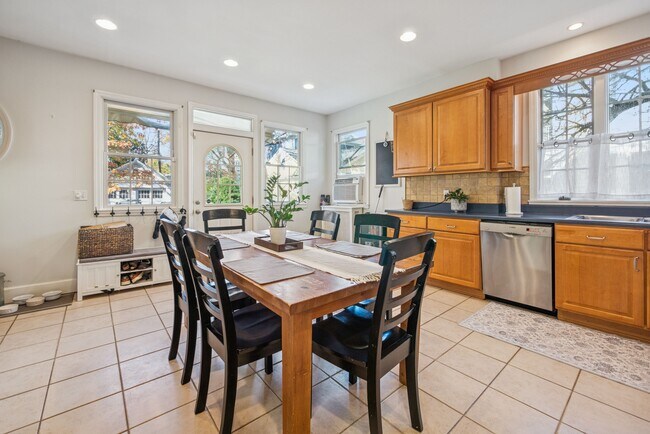 Building Photo - 258 Ridgewood Ave