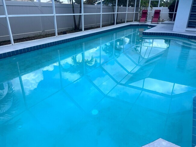 Building Photo - Privacy, Pool and Fresh Pizza!