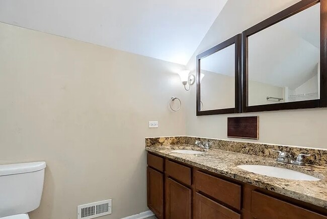 Building Photo - 8756 Sproat Ave