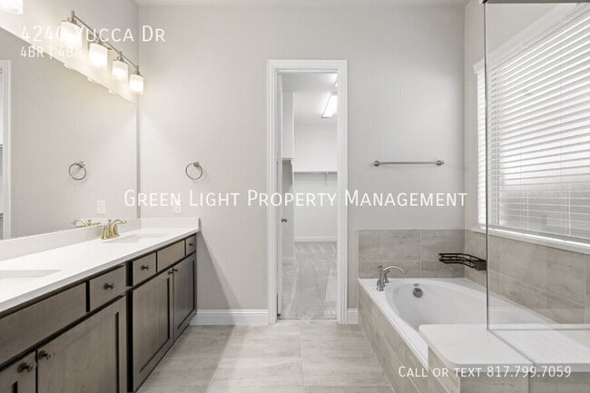 Building Photo - 4240 Yucca Dr