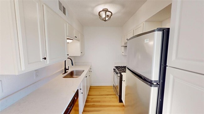 Building Photo - 2705 Windswept Cove