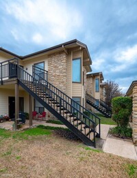Building Photo - 1 br, 1 bath Condo - 350 Quorum Dr Flat 1...
