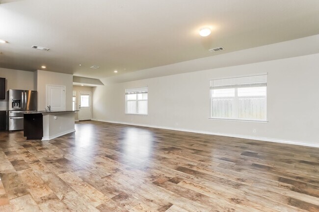 Building Photo - 4 Bedrooms- 11 miles from Lackland AFB