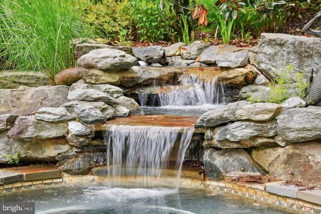 Building Photo - 9939 Bentcross Dr