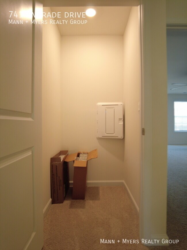 Building Photo - 741 Andrade Dr