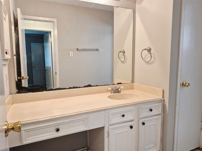 Building Photo - 13211 Whitchurch Way