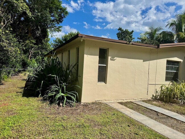 Building Photo - 13845 NW 5th Ave