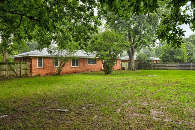 Building Photo - 1641 Marian Dr