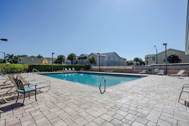 Building Photo - 121 Waterside Dr