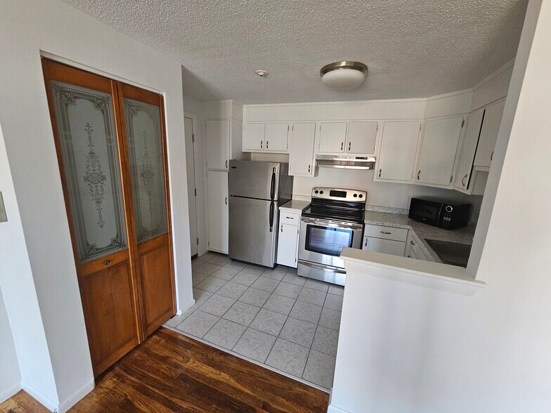 Kitchen 1 - 99 Cluff Crossing Rd