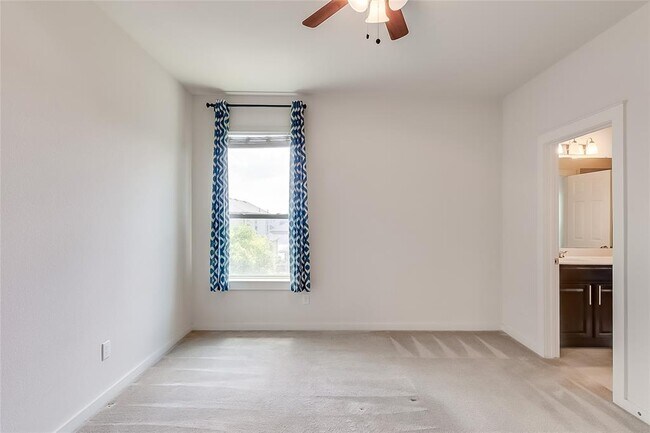 Building Photo - 16113 Hawthorne Heights Trail