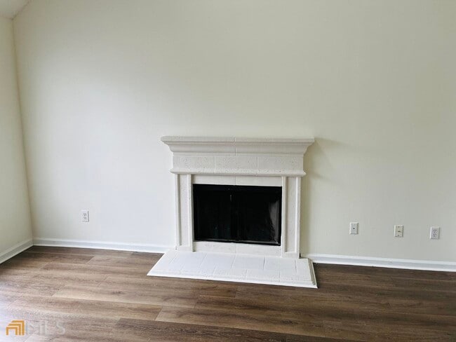 Building Photo - 4037 Ravenwood Ct