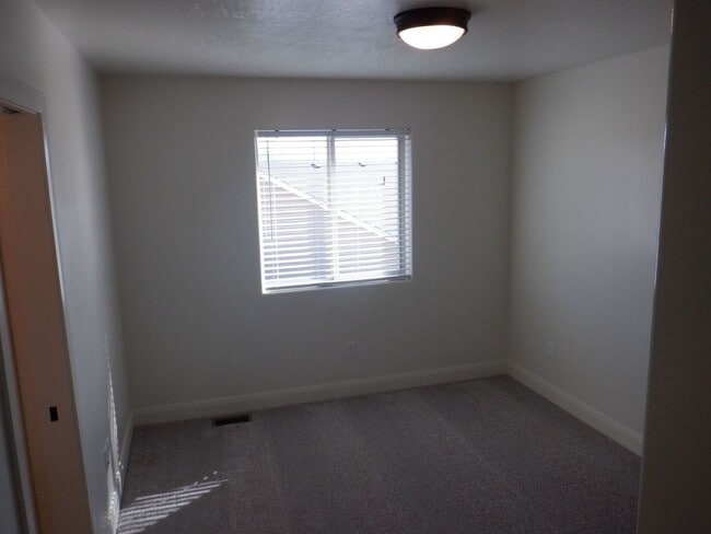 Building Photo - 3 Bed - 2.5 Bath, Newer Construction, Larg...