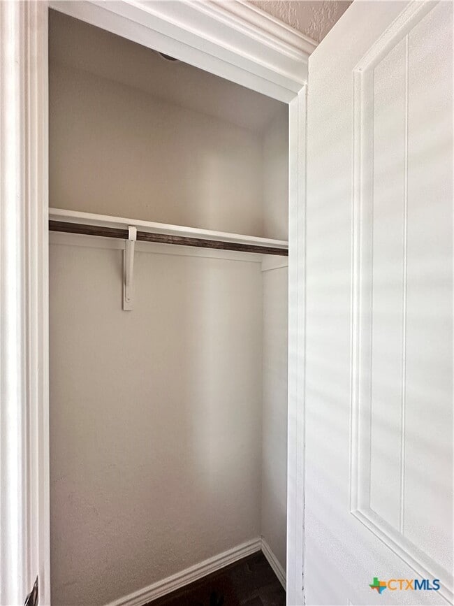 Building Photo - 101 Calgary Ln