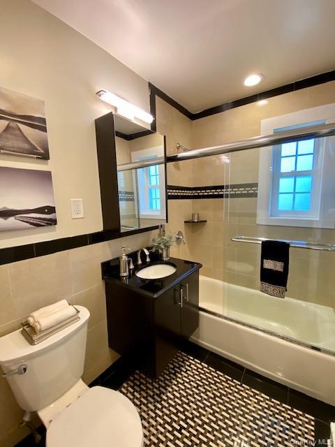 Building Photo - 303 Robinson Ave