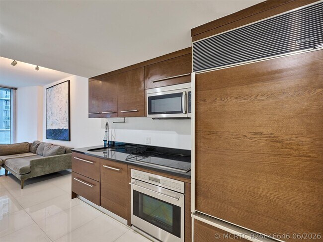 Building Photo - 495 Brickell Ave