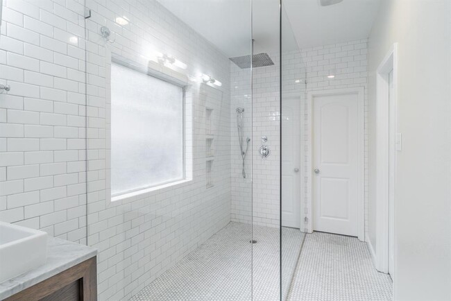 Building Photo - 4704 High Creek Ct