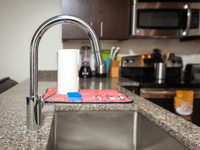 Building Photo - 2017 Chestnut St