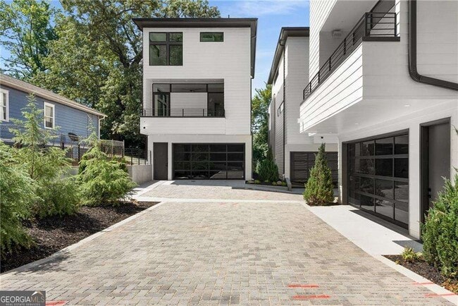 Building Photo - 194 E Lake Terrace SE