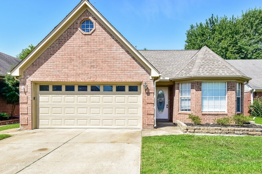 Primary Photo - 7653 Fox Hunt Dr E