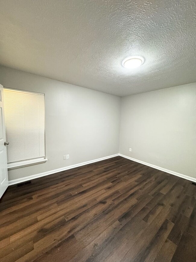 Building Photo - MOVE IN SPECIAL! $100 SECURITY DEPOSIT