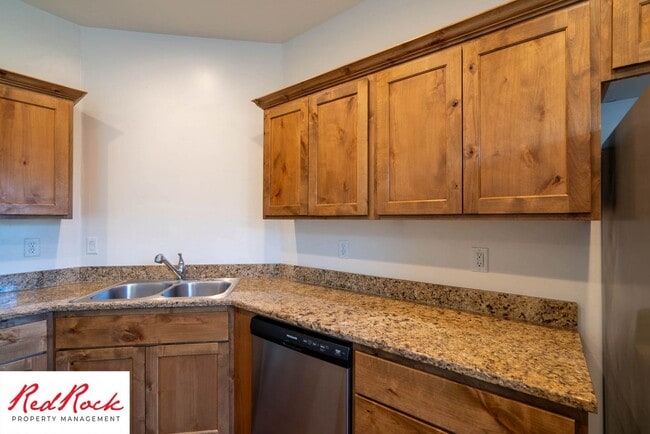 Building Photo - Dog Friendly, Stunning home in Southgate T...