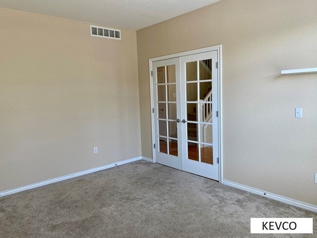 Building Photo - Amazing Three Bedroom Home With Office Space