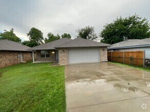 Building Photo - 3 Bed, 2 Bath, 2 Car Garage