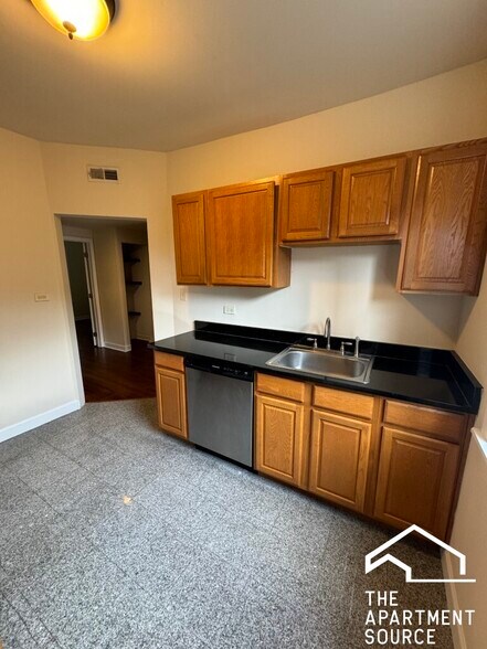 Building Photo - 2440 N Hamlin Ave