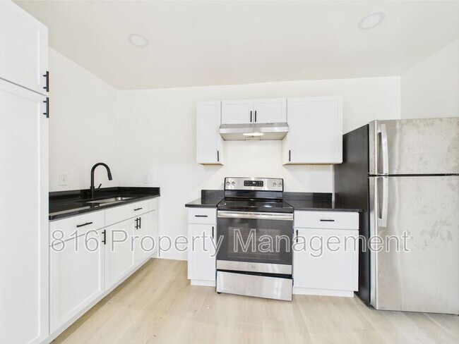 Building Photo - 1110 E 40th St