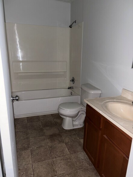 Building Photo - 2601 Chesterfield Ct