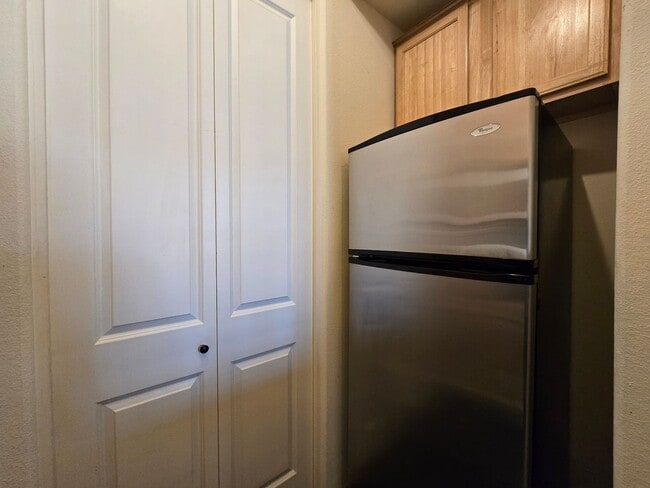 Building Photo - 1405 Vegas Verdes Dr