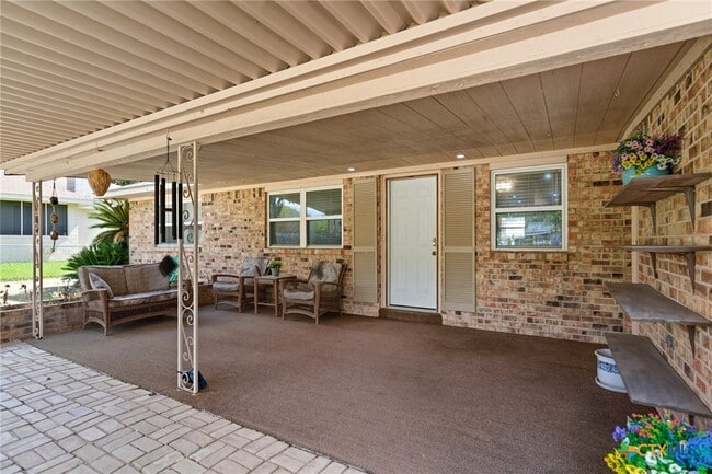 Building Photo - 1307 Summit Dr