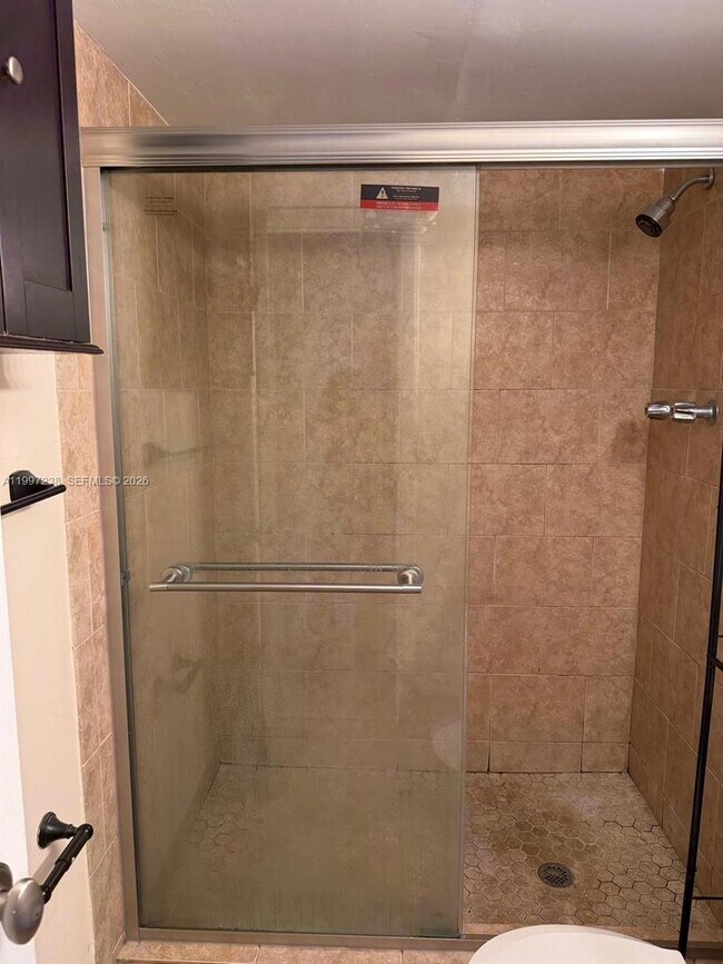 Building Photo - 447 NE 195th St