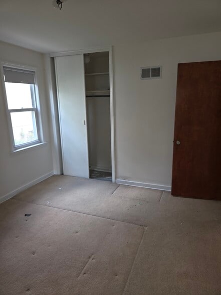 Building Photo - 8050 Kenton Ave