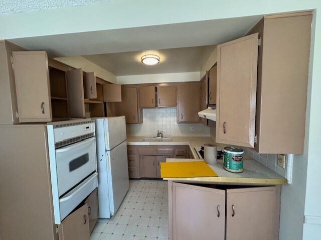 Building Photo - 1320 N Poinsettia Pl